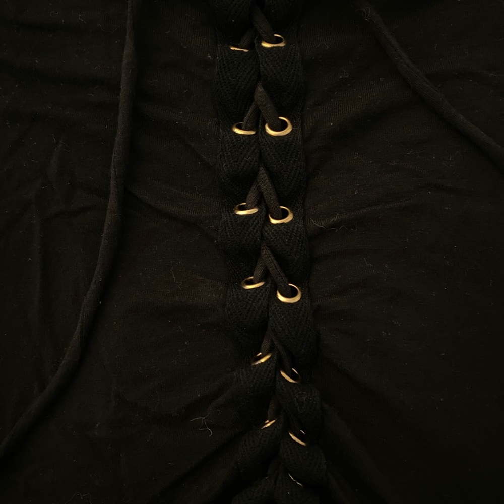 Gorgeous cinched top by AE, with gold details